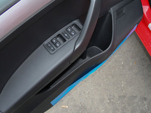 2014款1.4T 自动舒享版 前门储物空间