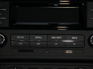 2014款1.6L 手动悦享版 中控区