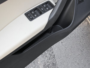2015款1.6L 手动 智选版 前门储物空间