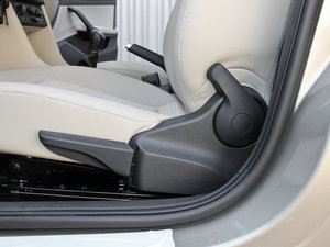 2015款1.6L 手动 智选版 主驾驶座椅调节