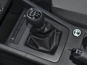 2015款1.6l 手动逸致版 变速挡杆