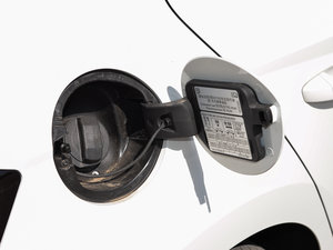 2015款1.4L 自动前行版 油箱盖