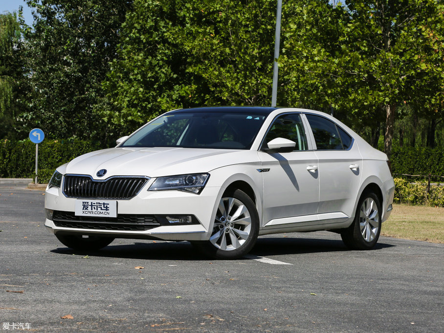 2016 330TSI DSG(chung)а