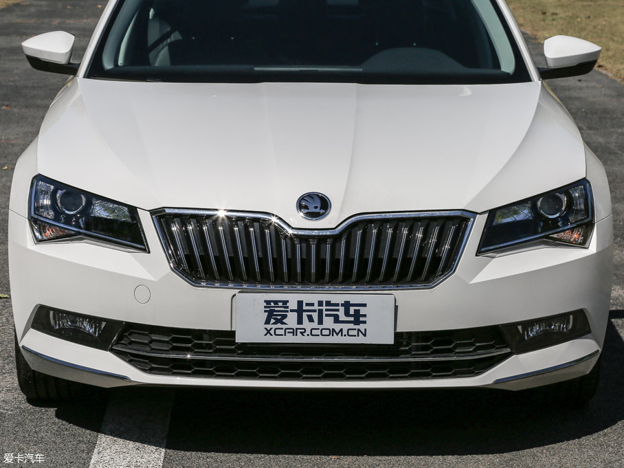 2016 330TSI DSG(chung)а