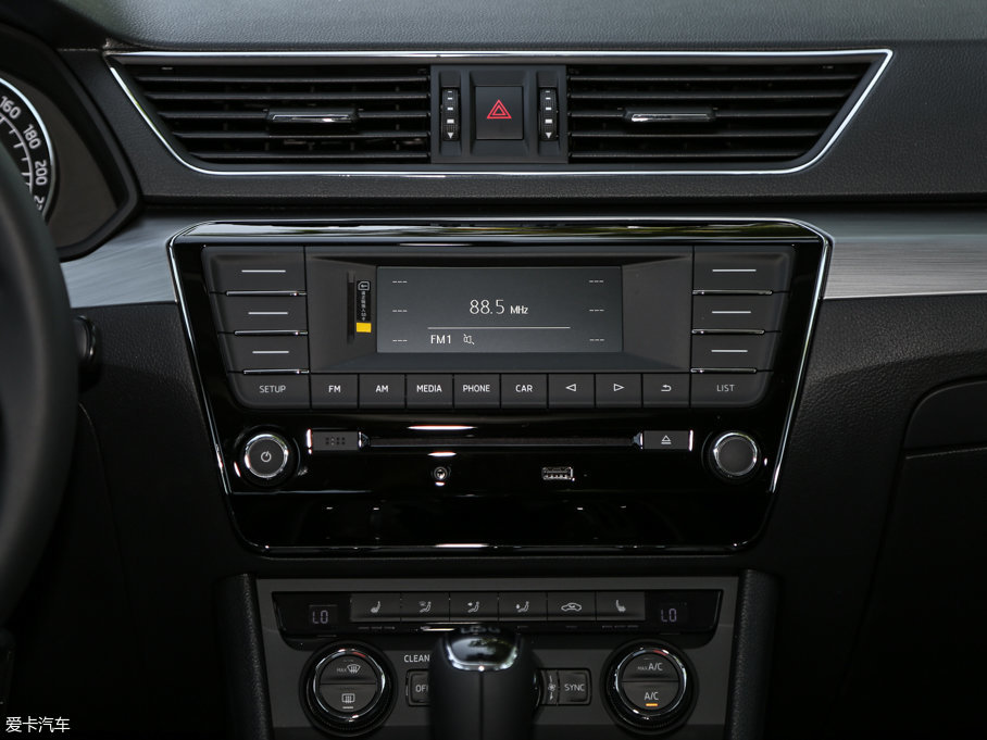 2016 330TSI DSG(chung)а