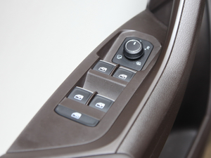 2017TSI330 7A {܇ƅ^	