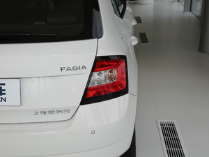 2017款1.6L 自动创行版 尾灯