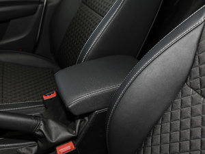 2018款TSI280 DSG豪华版 中央扶手箱