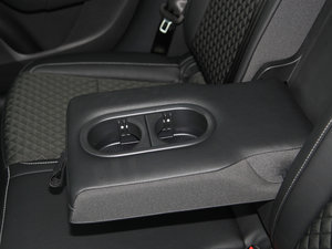 2018款TSI230 DSG豪华版 后排中央扶手