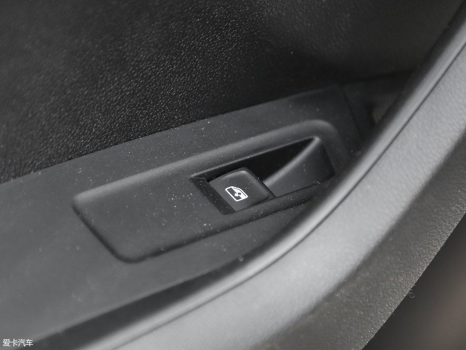 2018 TSI230 (bio)(zhn) (gu)V