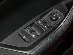 2018TSI280 m V {܇ƅ^	