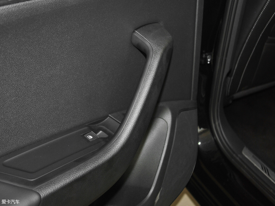 2018 330TSI DSGA (gu)V