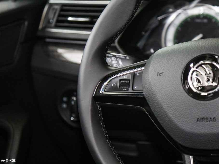 2018 330TSI DSGA (gu)V