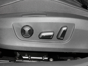 2018330TSI DSGm V {{