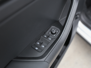 2018TSI330 7A {܇ƅ^	