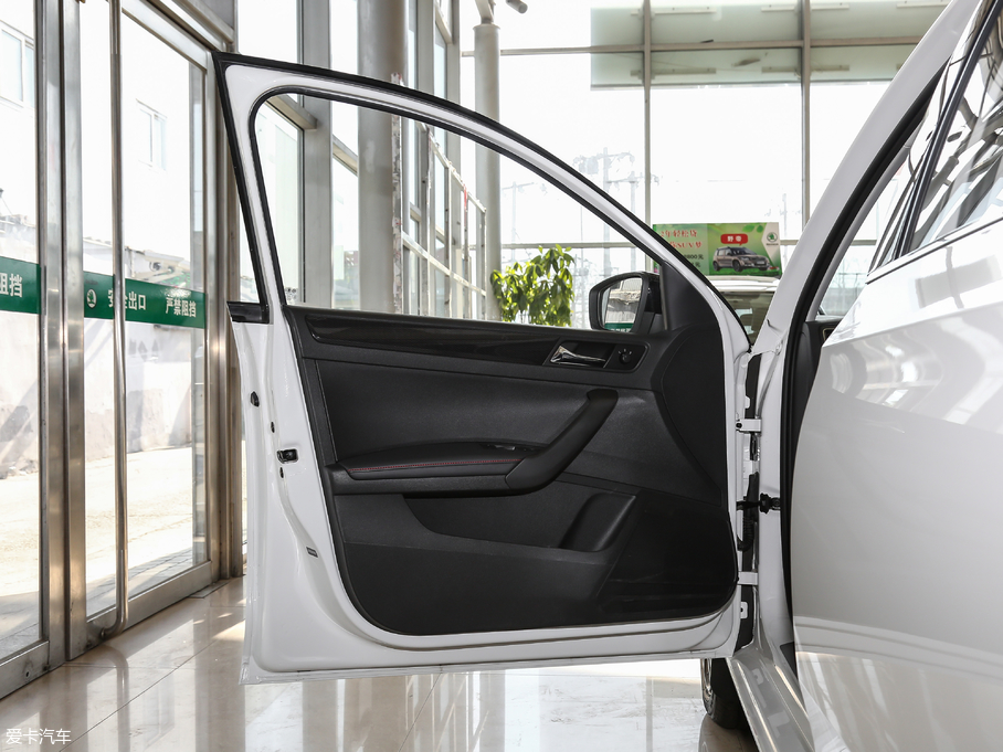 2018꿄 230TSI Ԅ\Ӱ