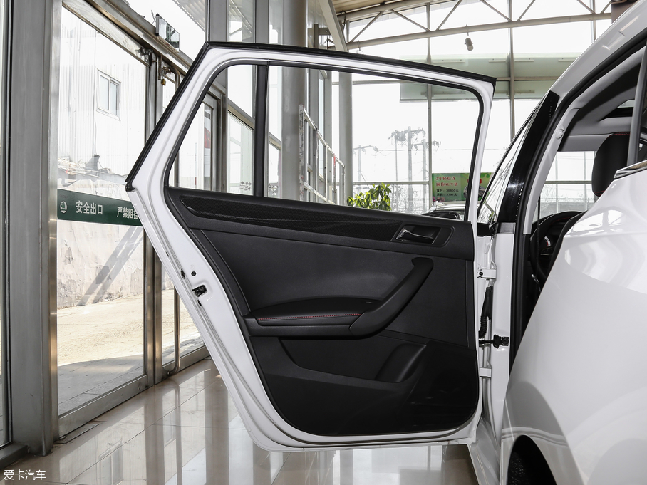 2018꿄 230TSI Ԅ\Ӱ