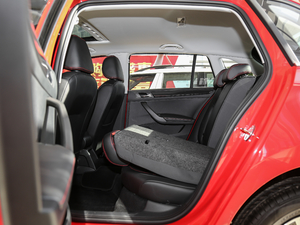 2018款1.6L 自动运动版 后排座椅放倒