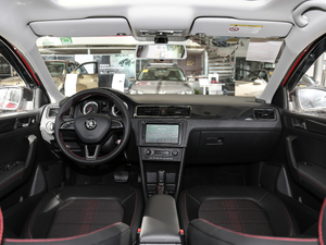 2018款1.6L 自动运动版 内饰全景
