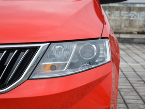 2018款230TSI 自动运动版 大灯