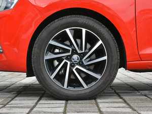 2018款230TSI 自动运动版 轮圈