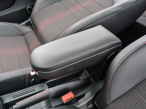 2018款230TSI 自动运动版 中央扶手箱