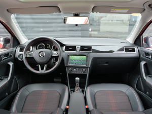 2018款230TSI 自动运动版 内饰全景