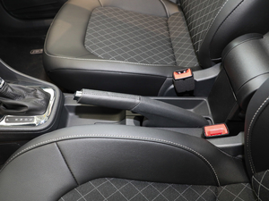 2018款1.6L 自动舒适版 驻车制动器