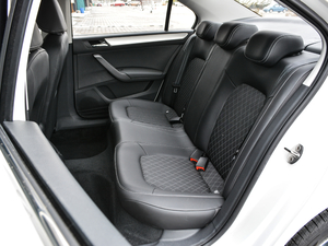 2018款1.6L 自动舒适版 后排座椅