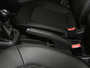 2018款1.4L 手动舒适版 驻车制动器