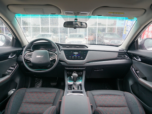 2018款1.6L 自动精英型 内饰全景