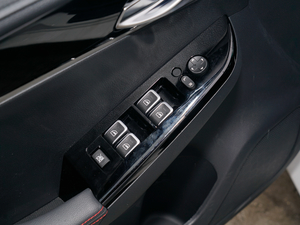 2018款1.6L 自动精英型 主驾车窗控制区	