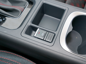 2018款1.6L 自动精英型 驻车制动器