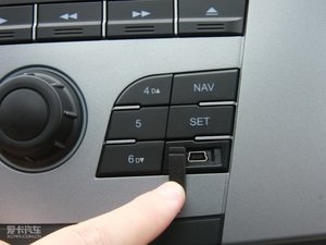 2010款2.0L 手动智能领航版 中控区