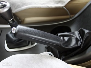 2010款2.0L 豪华版 驻车制动器