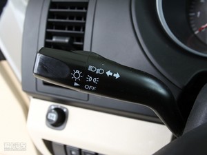 2010款2.0L 豪华版 中控区
