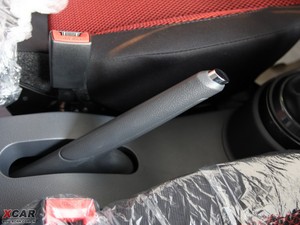 2010款1.5L 豪华版 驻车制动器