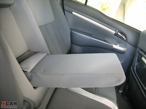 2009款1.6L 手动基本版 后排中央扶手