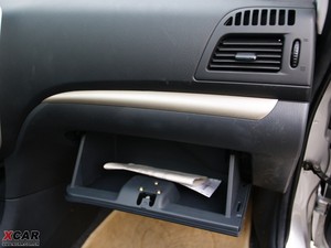 2010款1.8L 自动豪华版 手套箱