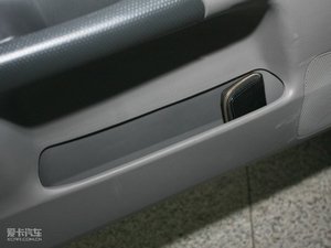 2010款1.6L 手动舒适版 前门储物空间