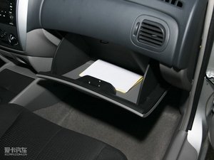 2010款1.6L 手动舒适版 手套箱
