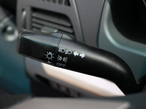 2012款1.6L 7座手动开拓版 中控区