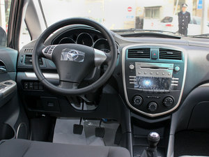 2012款1.6L 7座手动开拓版 中控区