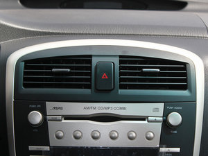 2012款1.6L 7座手动开拓版 空调出风口