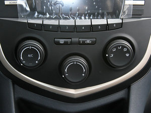 2012款1.6L 7座手动开拓版 空调调节