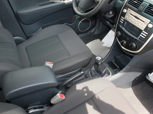 2012款1.6L 7座手动开拓版 空间座椅