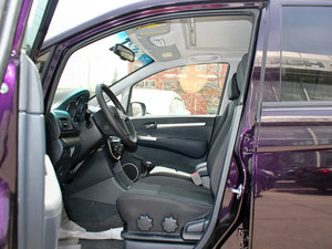 2012款1.6L 7座手动开拓版 前排空间
