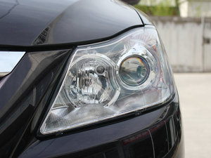 2012款1.6L 7座手动开拓版 大灯