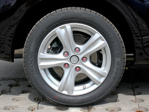 2012款1.6L 7座手动开拓版 轮圈