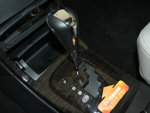 2011款1.6L CVT豪华版 换挡杆
